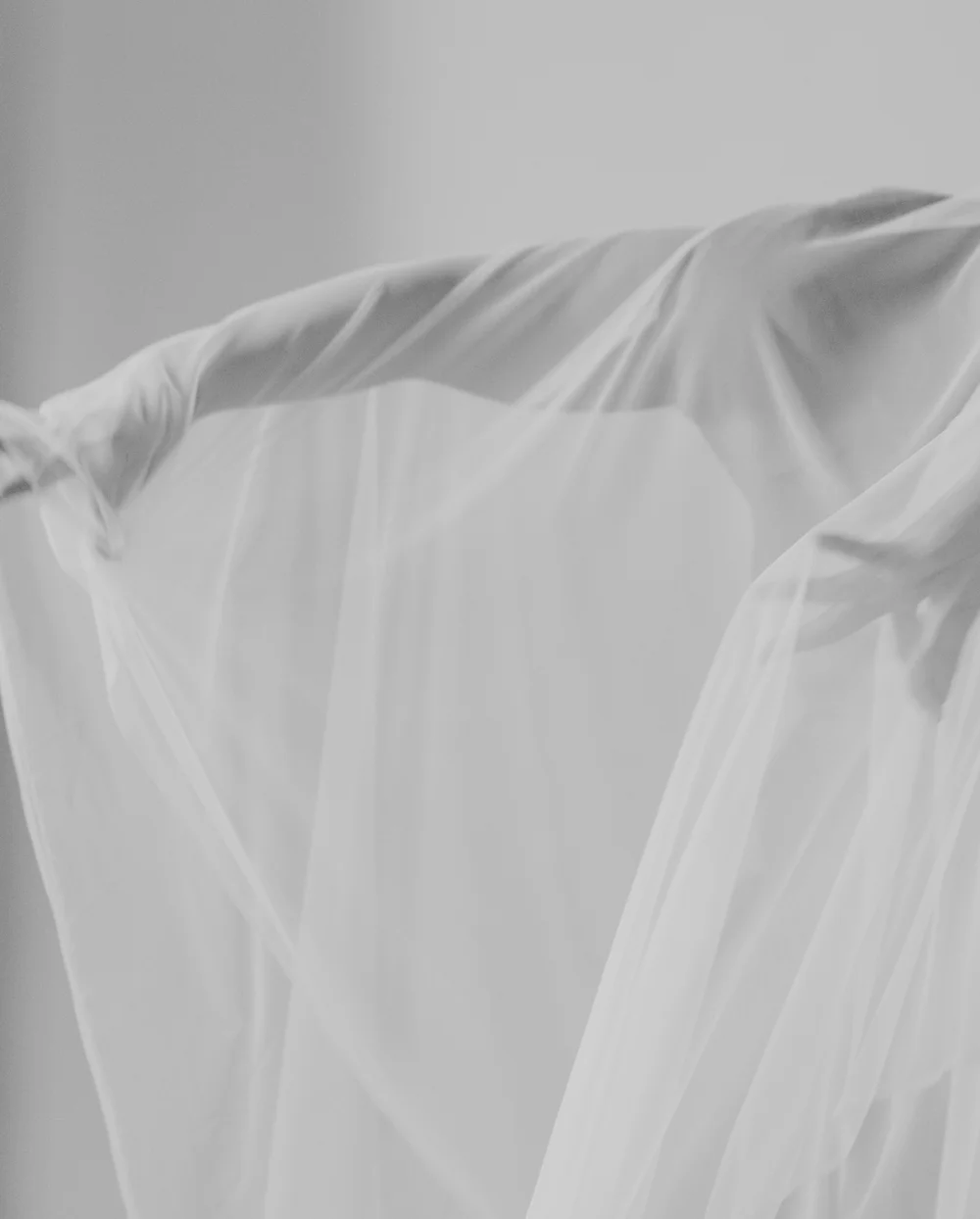 Soft flowing fabric, weightless — the ease on the other side of the work